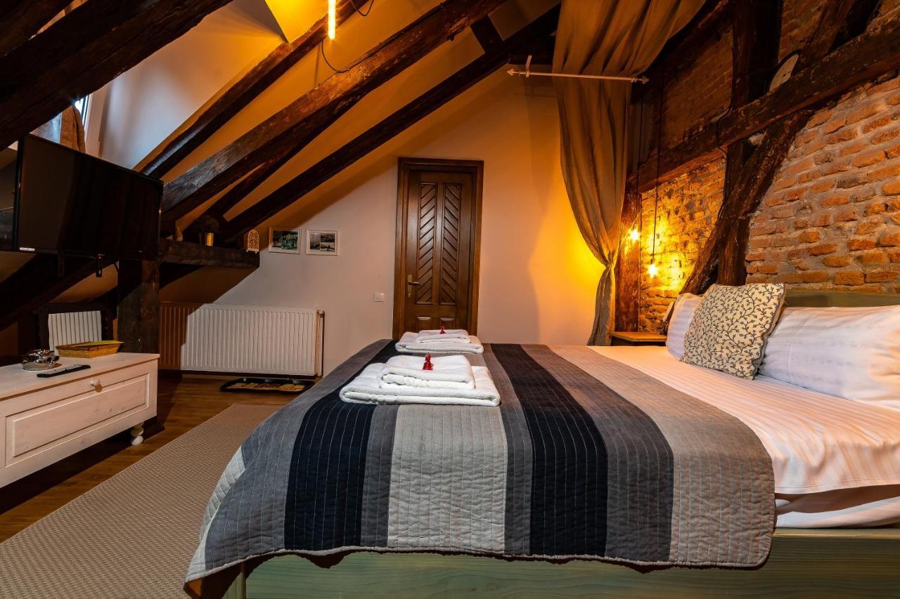 Wood House Republicii Hotel Braşov Buitenkant foto