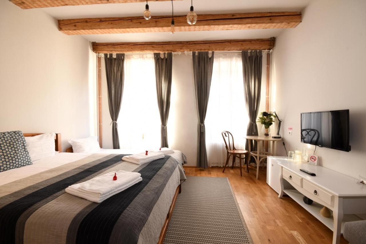 Wood House Republicii Hotel Braşov Buitenkant foto