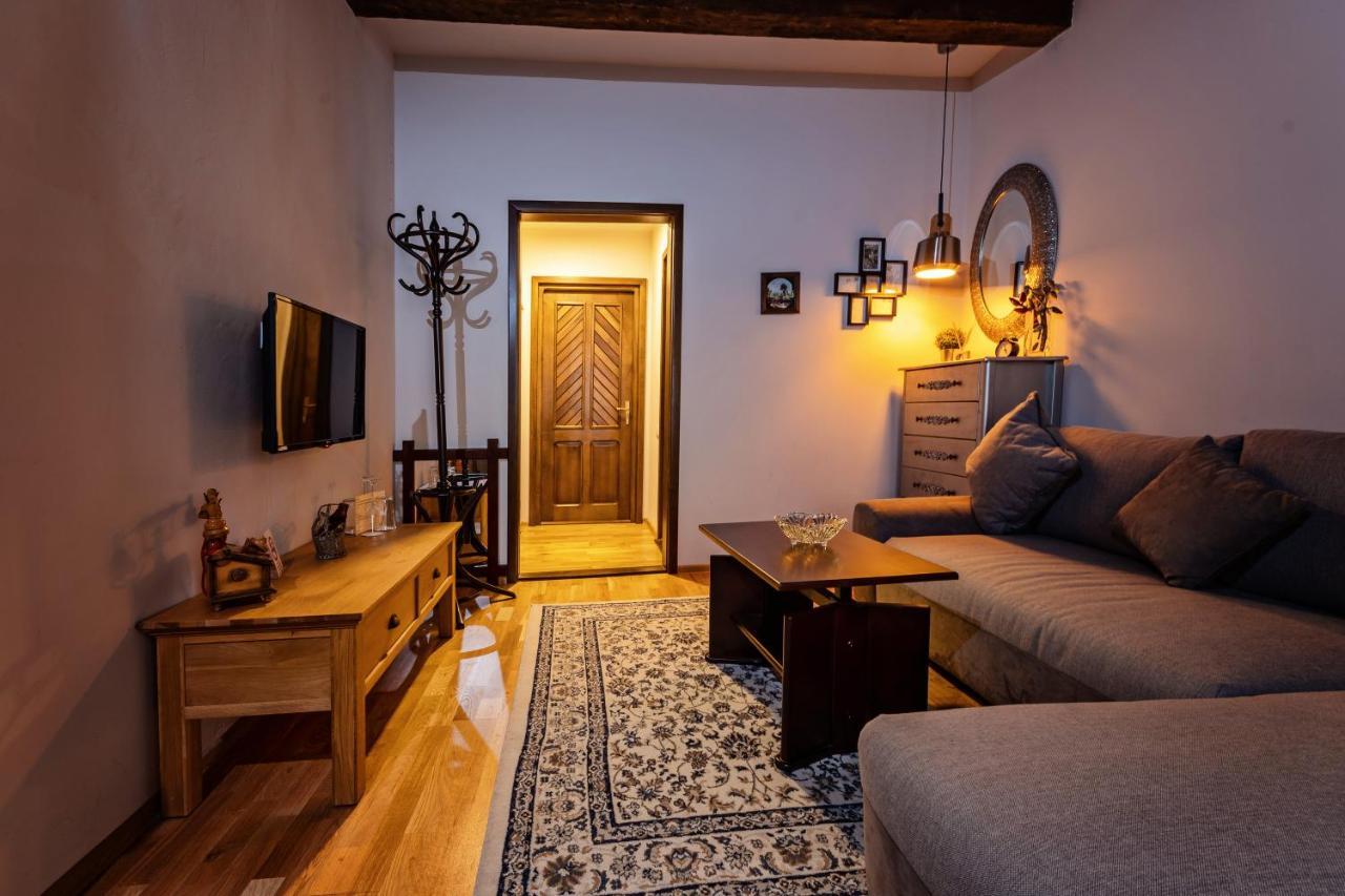 Wood House Republicii Hotel Braşov Buitenkant foto