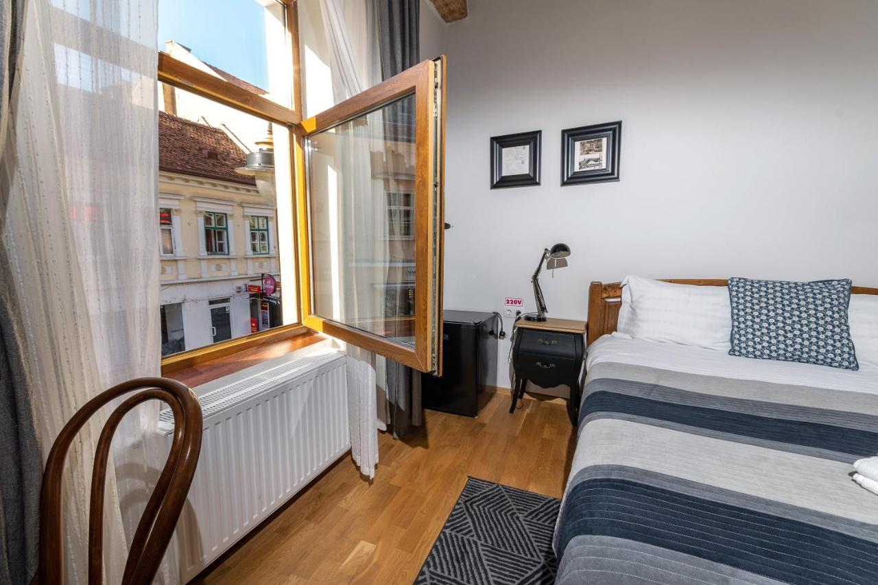 Wood House Republicii Hotel Braşov Buitenkant foto