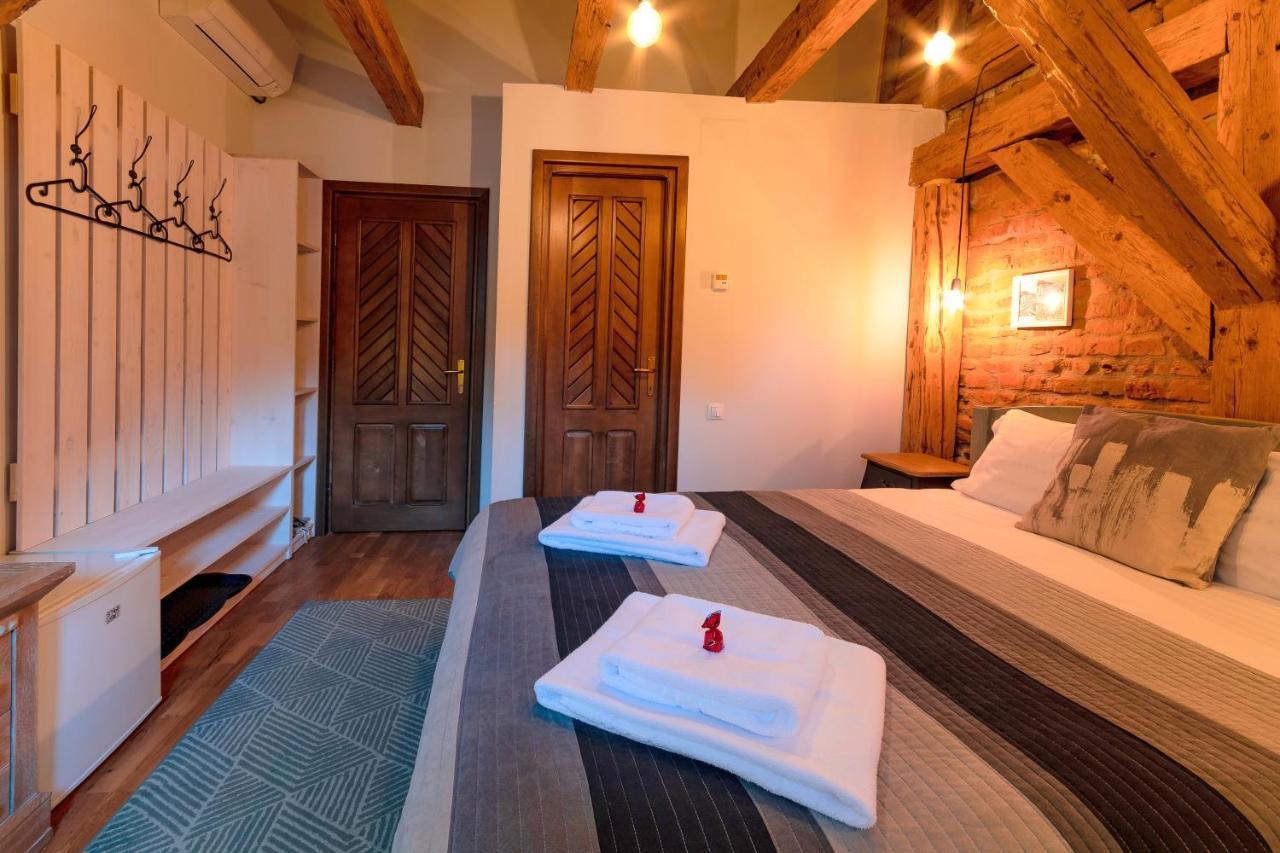 Wood House Republicii Hotel Braşov Buitenkant foto