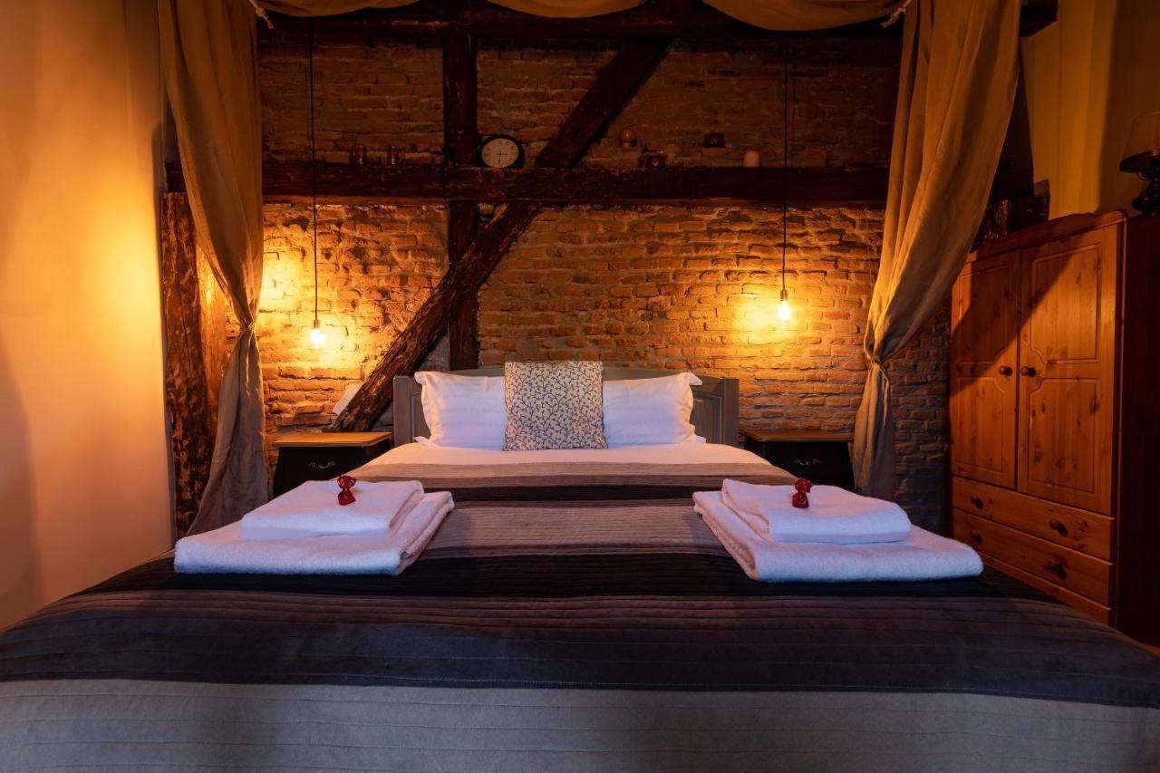 Wood House Republicii Hotel Braşov Buitenkant foto