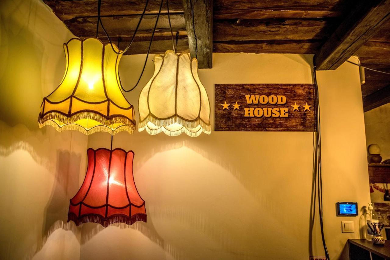 Wood House Republicii Hotel Braşov Buitenkant foto