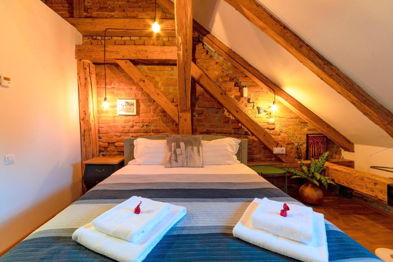 Wood House Republicii Hotel Braşov Buitenkant foto