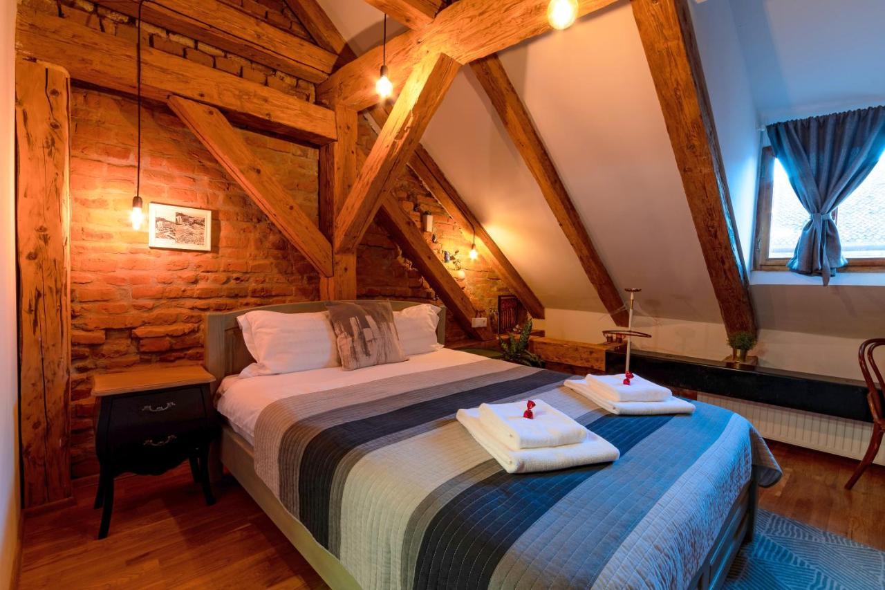 Wood House Republicii Hotel Braşov Buitenkant foto