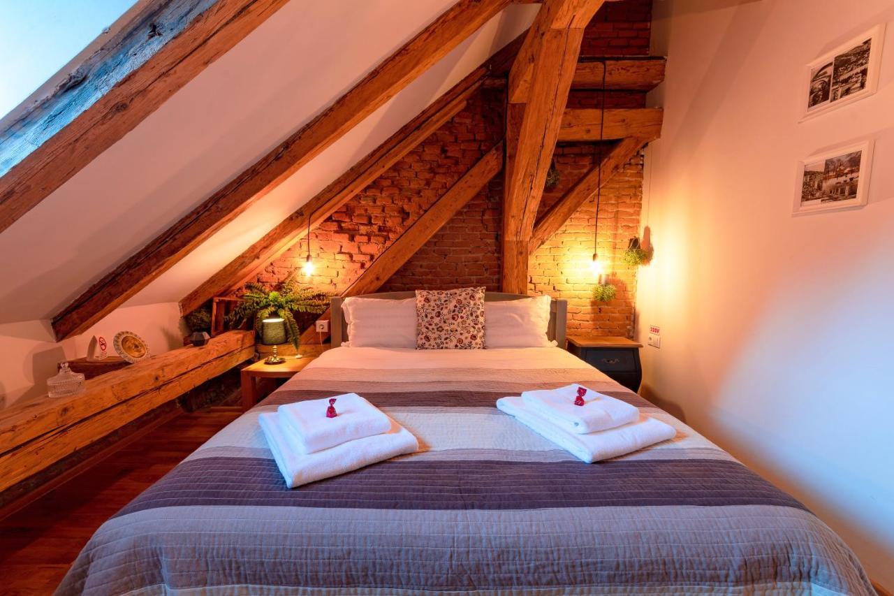 Wood House Republicii Hotel Braşov Buitenkant foto