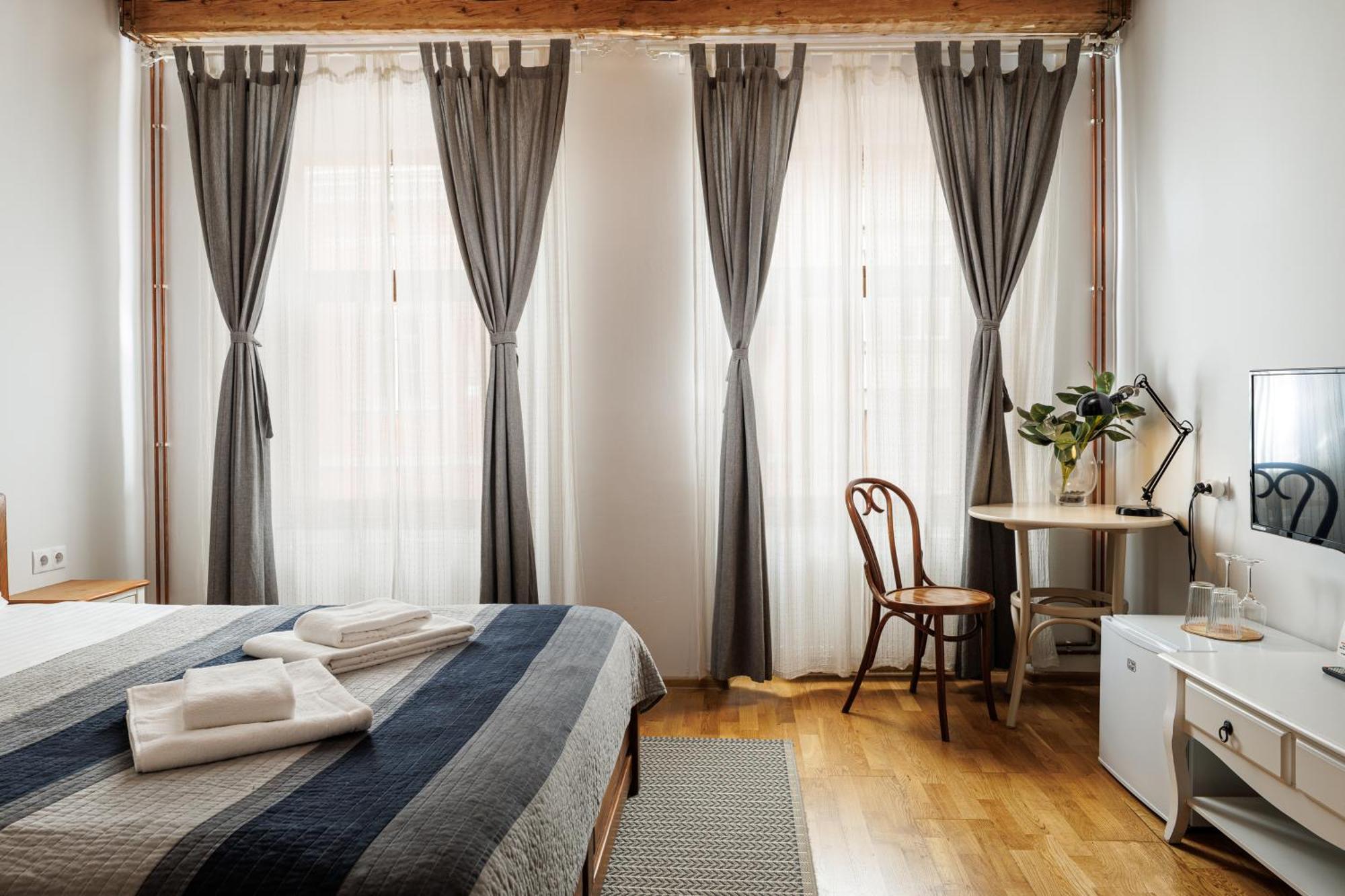 Wood House Republicii Hotel Braşov Buitenkant foto