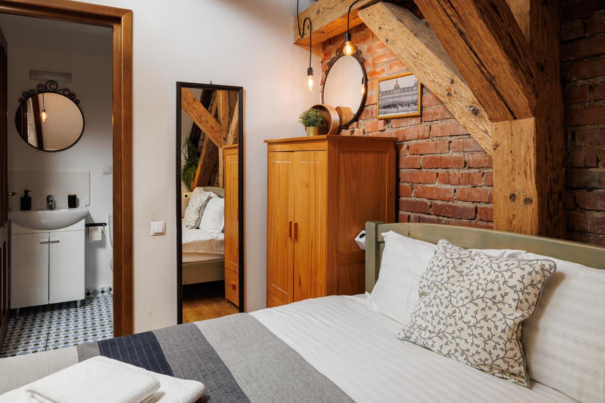 Wood House Republicii Hotel Braşov Buitenkant foto