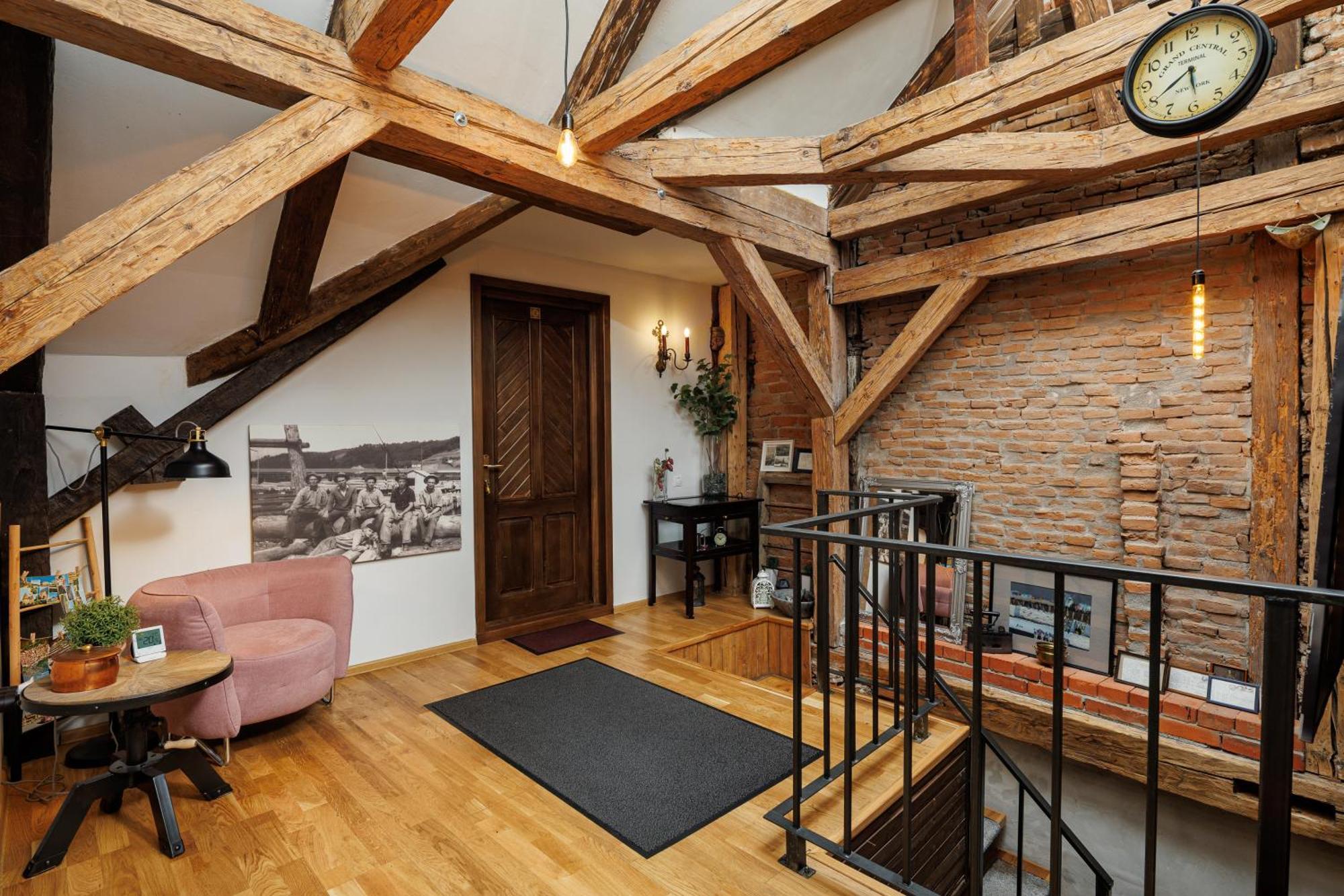 Wood House Republicii Hotel Braşov Buitenkant foto