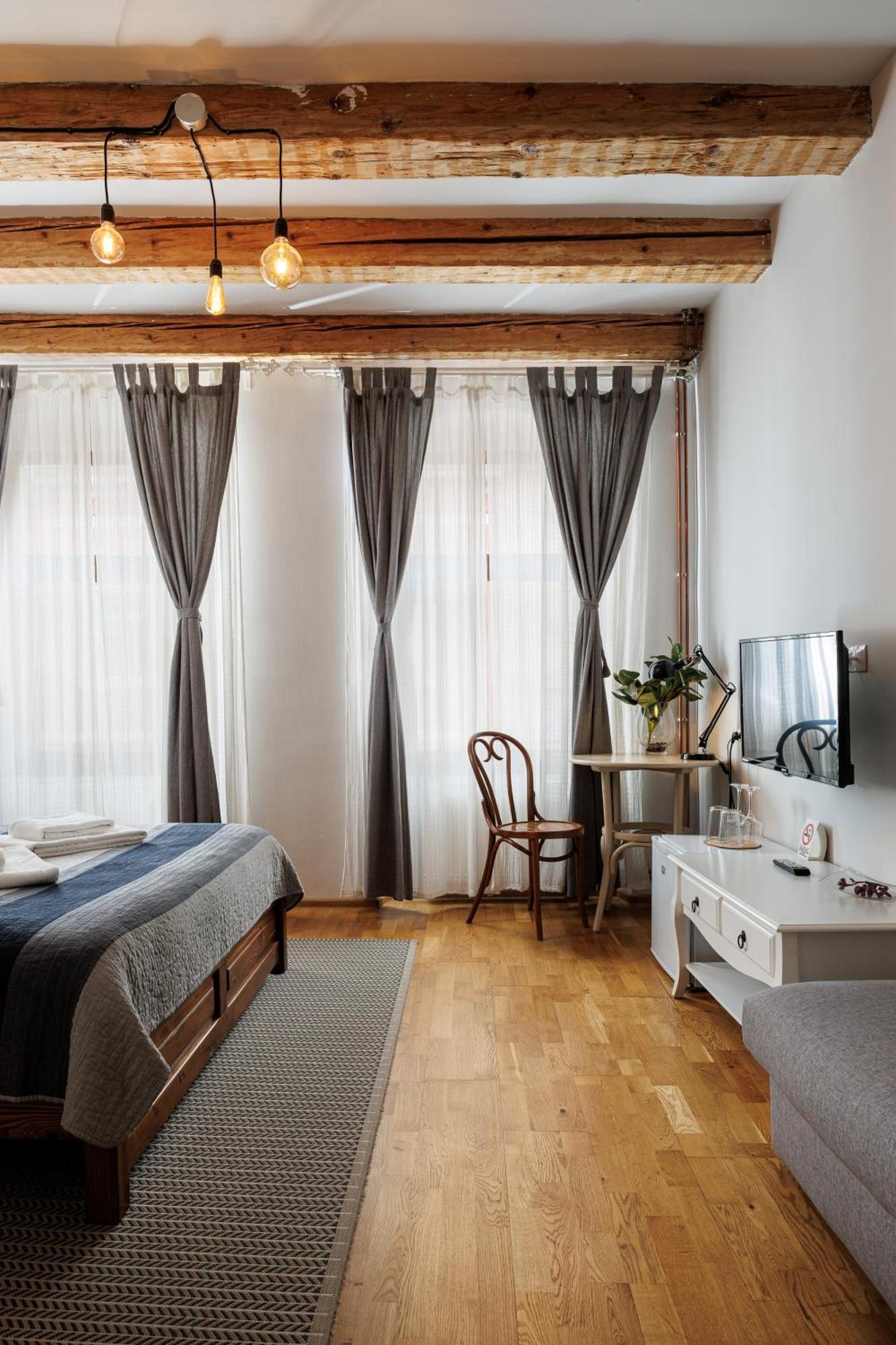 Wood House Republicii Hotel Braşov Buitenkant foto