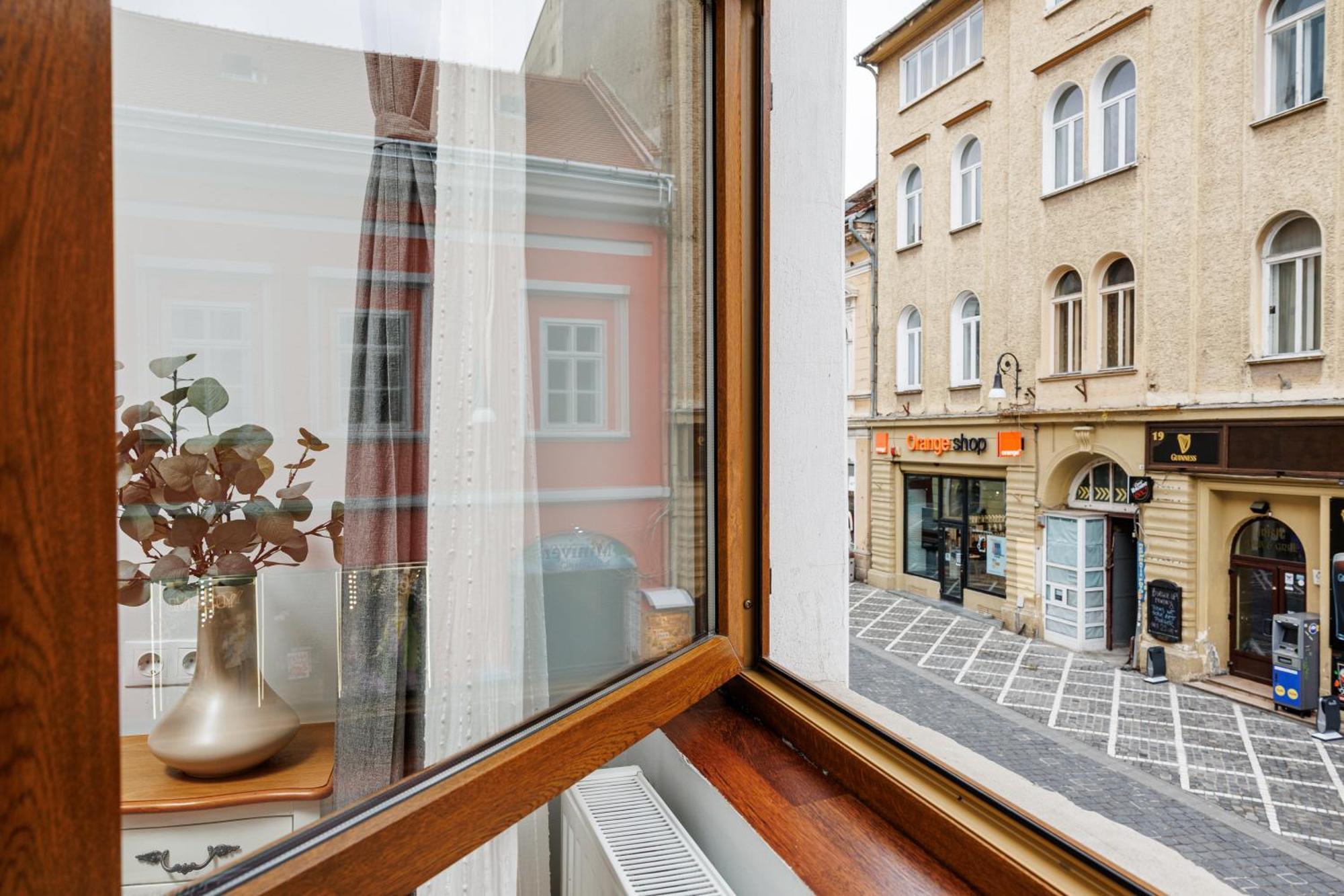 Wood House Republicii Hotel Braşov Buitenkant foto
