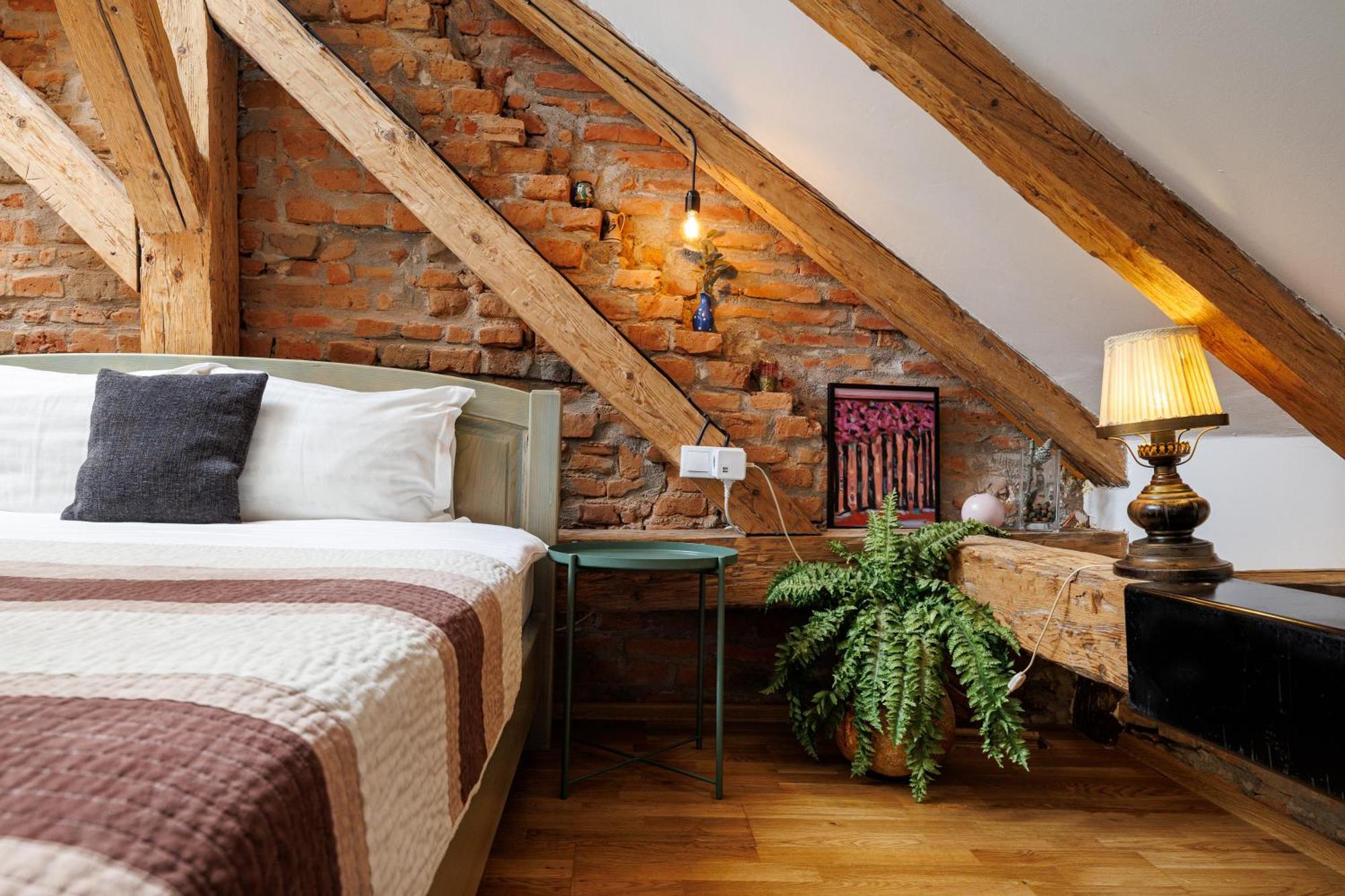 Wood House Republicii Hotel Braşov Buitenkant foto