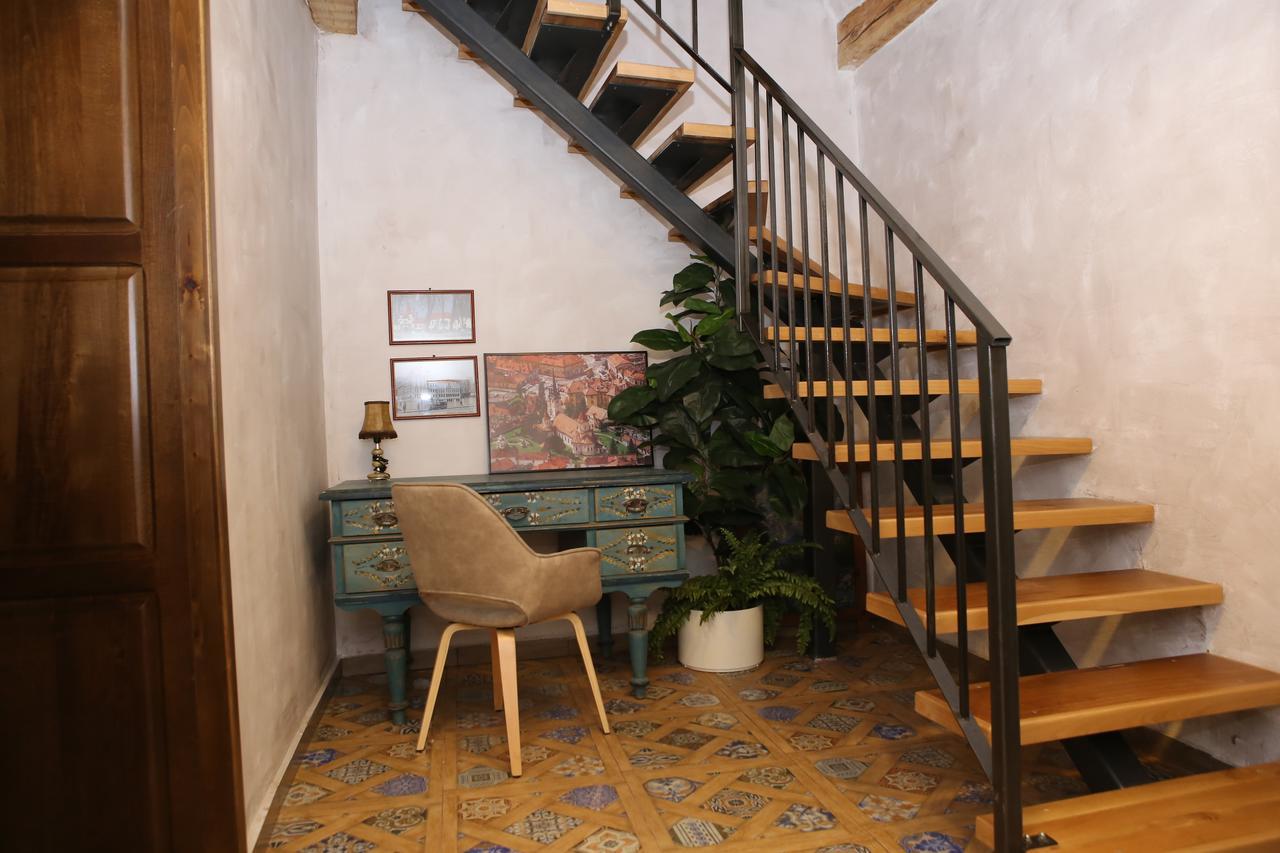 Wood House Republicii Hotel Braşov Buitenkant foto