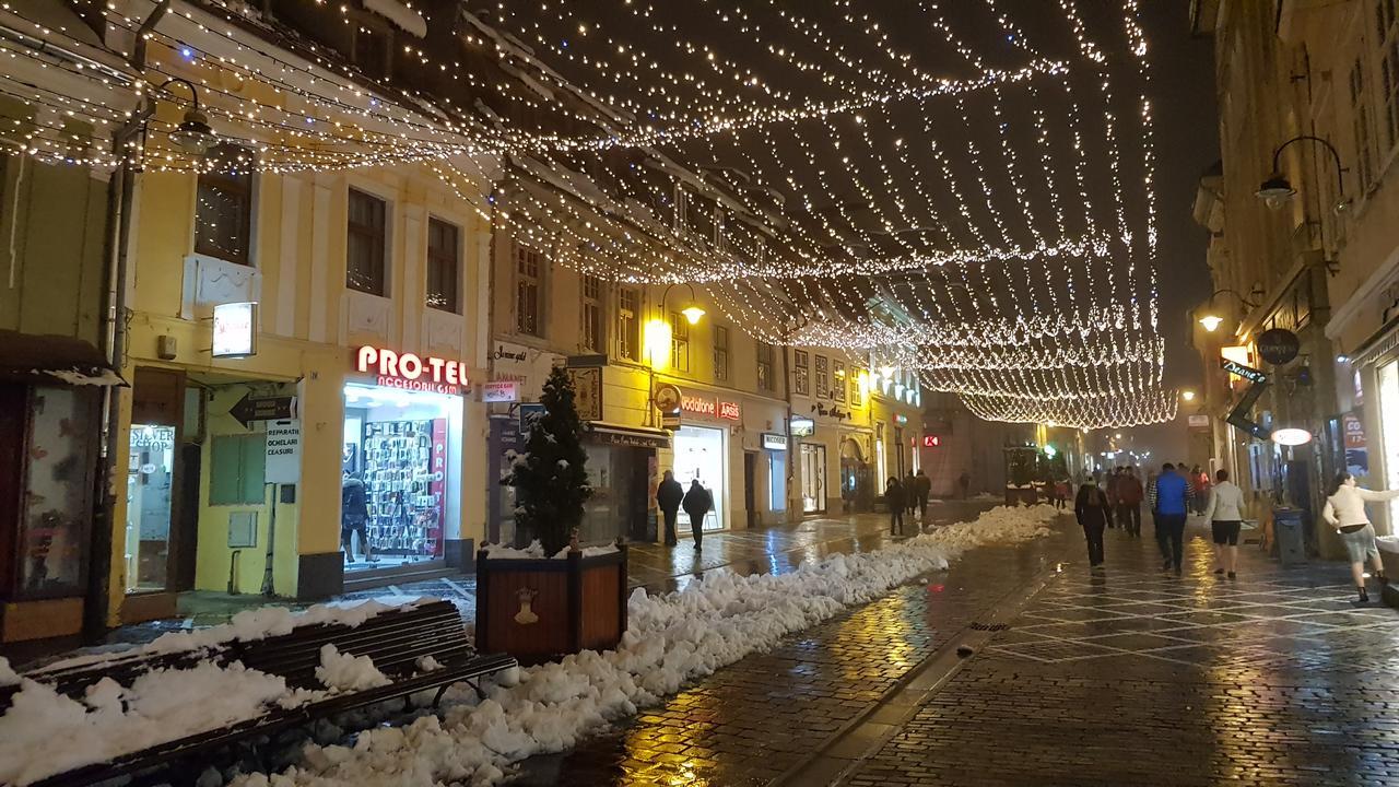 Wood House Republicii Hotel Braşov Buitenkant foto