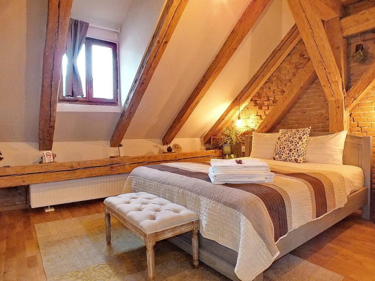Wood House Republicii Hotel Braşov Buitenkant foto