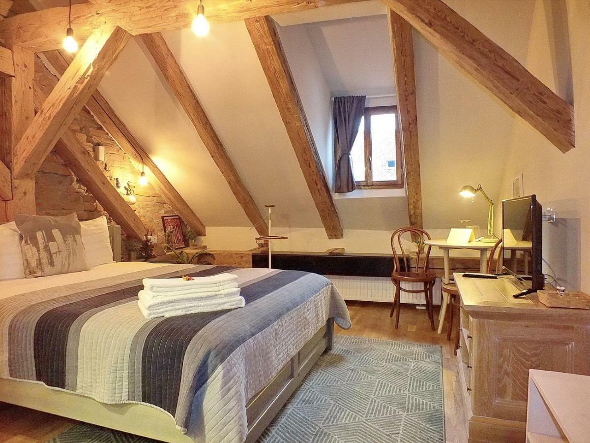 Wood House Republicii Hotel Braşov Buitenkant foto