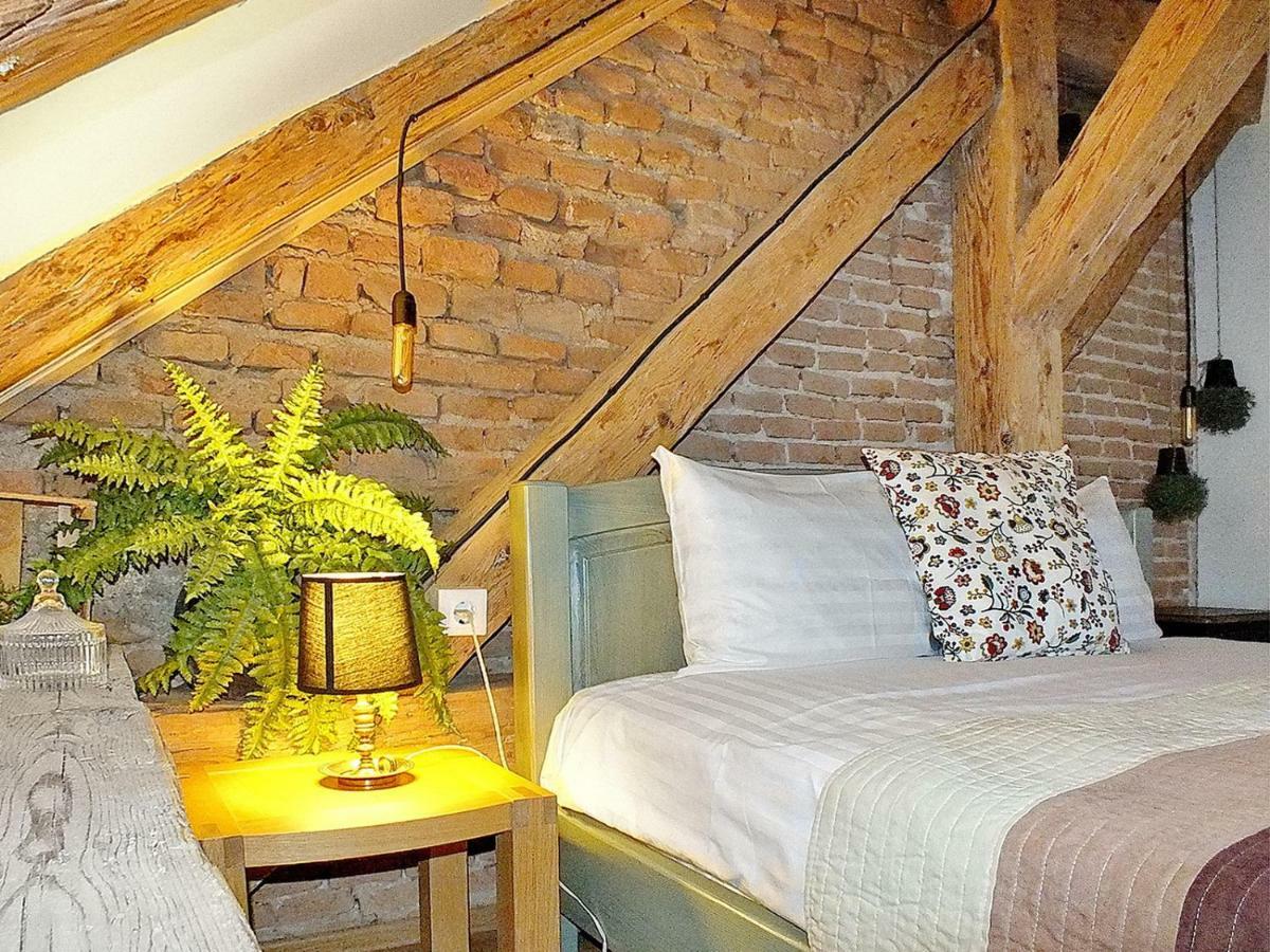 Wood House Republicii Hotel Braşov Buitenkant foto