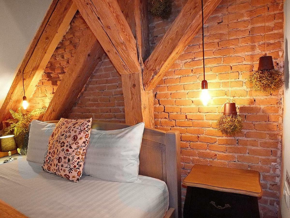 Wood House Republicii Hotel Braşov Buitenkant foto