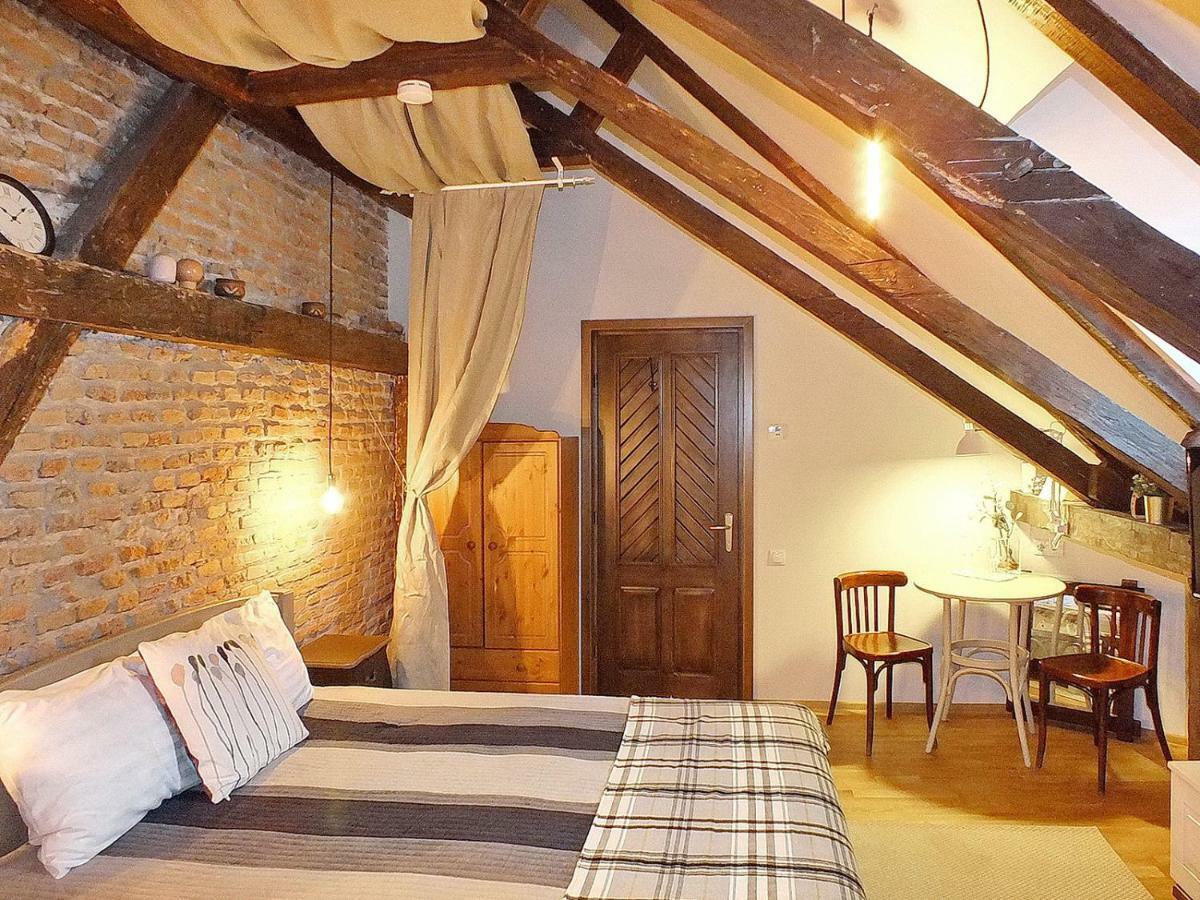 Wood House Republicii Hotel Braşov Buitenkant foto